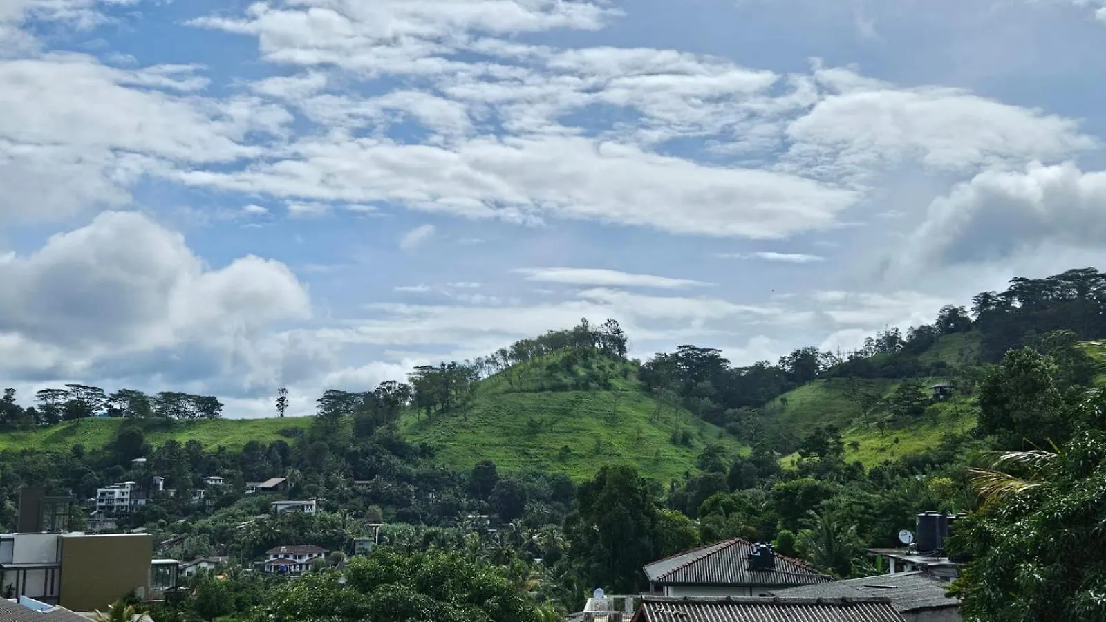 Hills Kandy 0*,